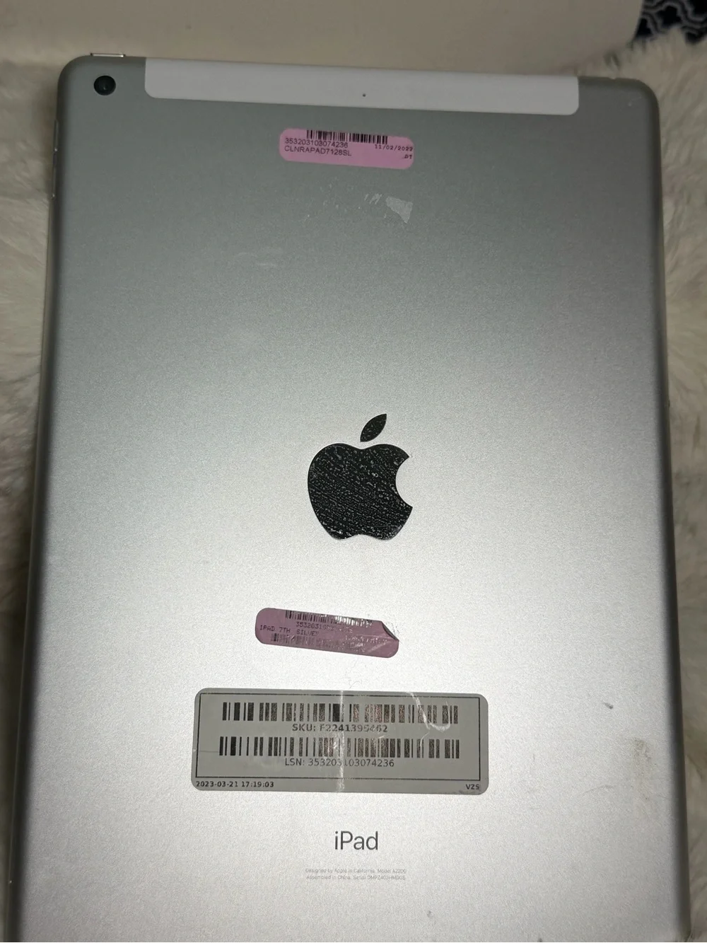 iPad (7th Generation) with Wi-Fi and Cellular (LTE 128gb (need new battery )